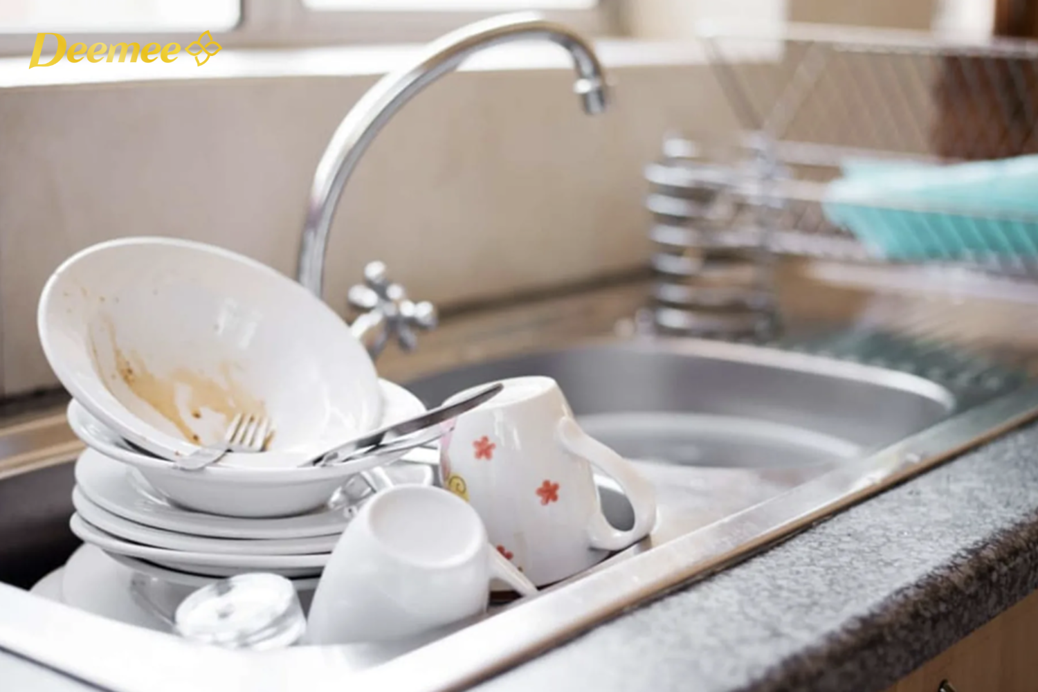 Phân loại chén bát trước khi rửa để sạch hơn